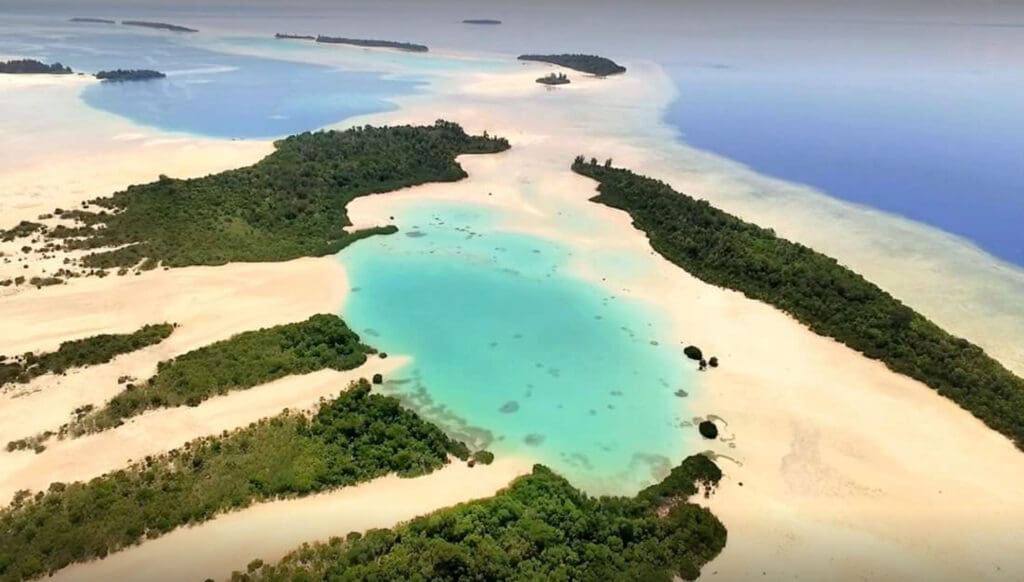 kepulauan widi , pulau widi