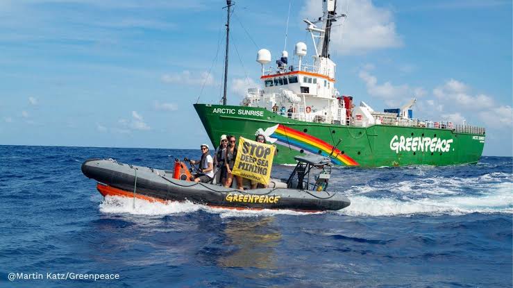 Kampanye menolak pertambangan di laut dalam.